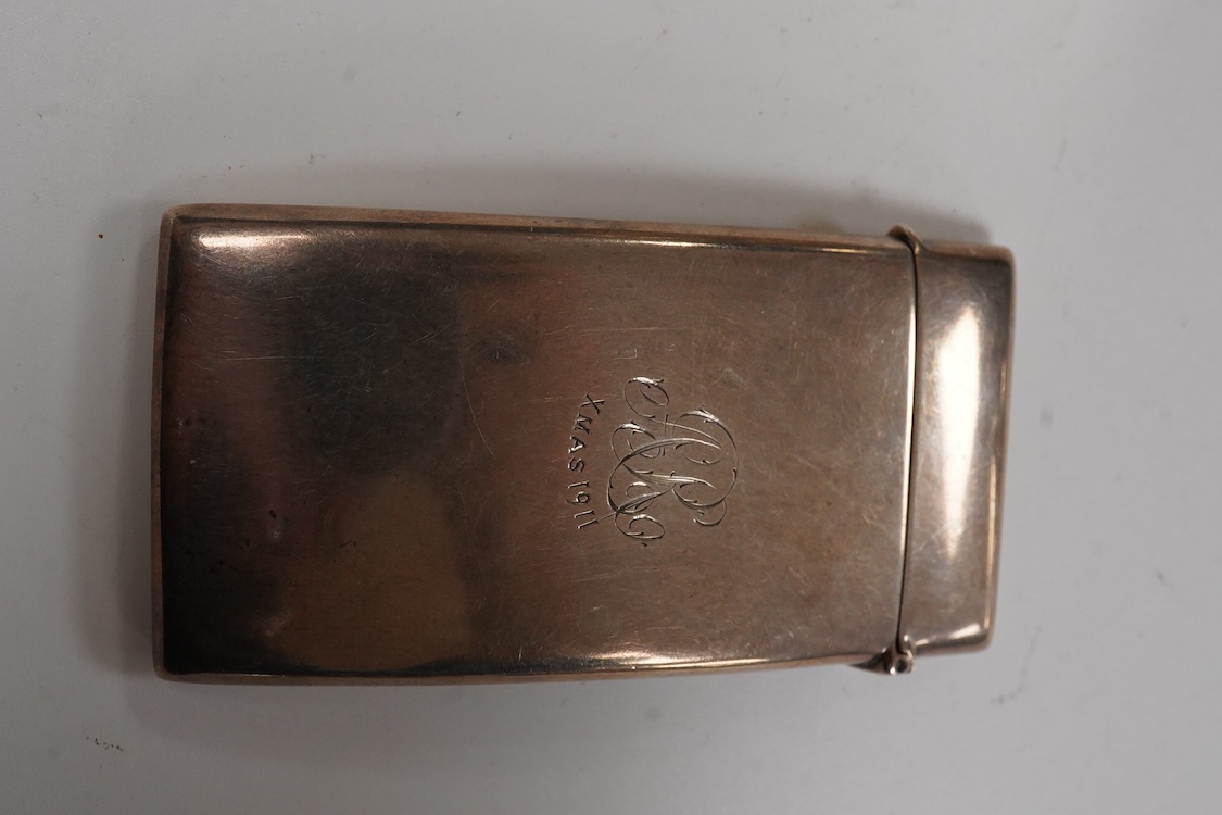 An Elizabeth II engine turned silver and yellow metal square compact, by Mappin & Webb, Birmingham, 1953, 69mm, together with a George V silver concave card case, Birmingham, 1911.